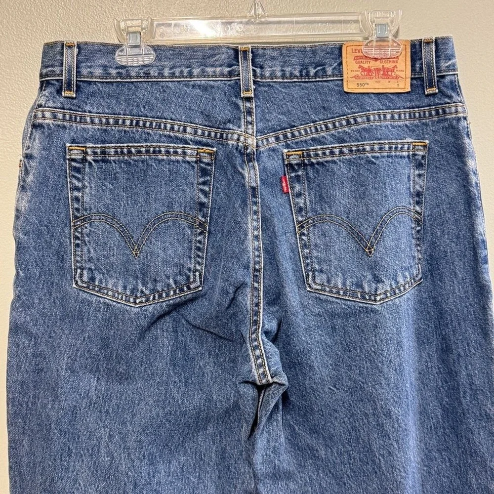 Levis 550 Classic Relaxed Fit Tapered Leg Medium Wash Blue Jeans Womens 16 MIS S